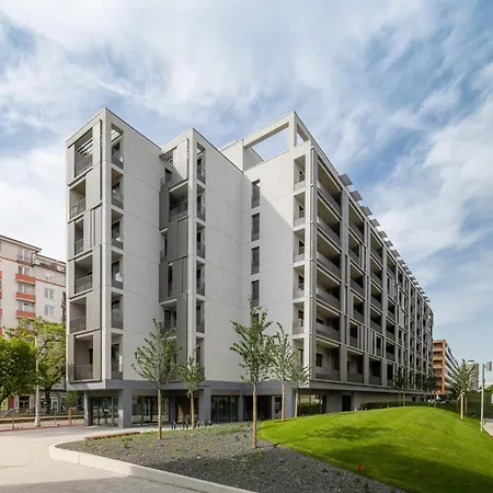 Cloud 9 Pri Myte Elegance - Brand New With Free Parking דירה ברטיסלאבה