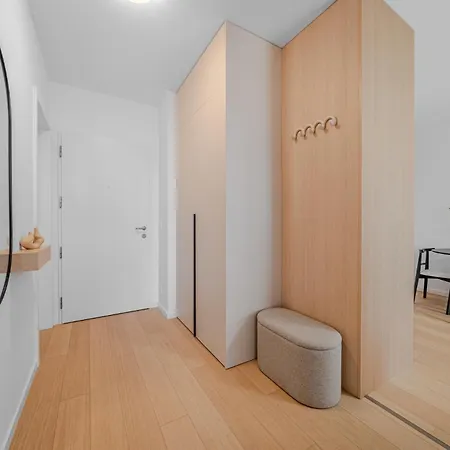 Cloud 9 Pri Myte Elegance - Brand New With Free Parking דירה *